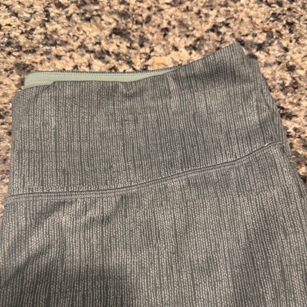 BNWOT Lululemon athletica Green Leggings Size 10